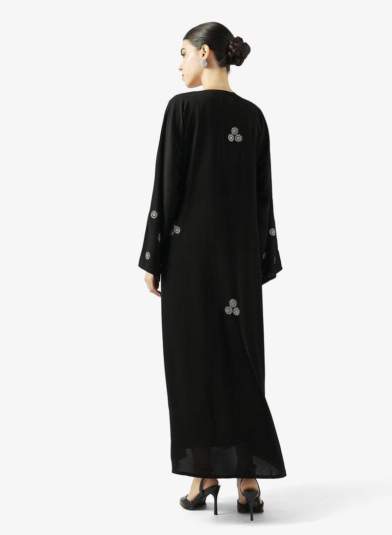 هيا كلوزيت عباية سوداء مطرزة مع شيلة - Image 2